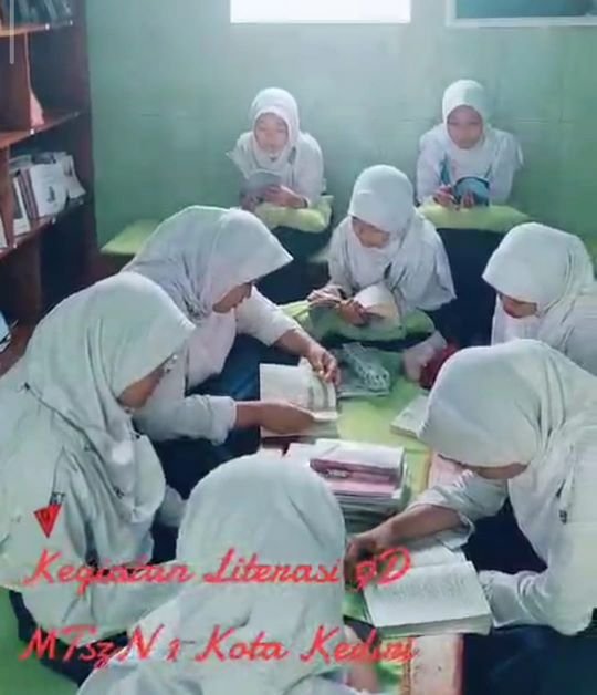 Siswa Belajar Bersama